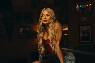 Bellah Mae lanza el EP Keep It Peachy antes de su debut en el CMA Fest