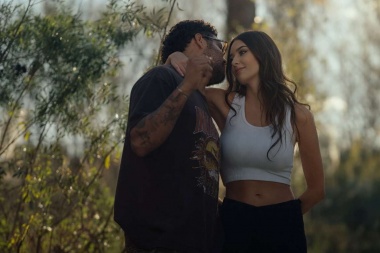 Cruzando el Charco, la nostalgia y las huellas del amor en “Por vos”