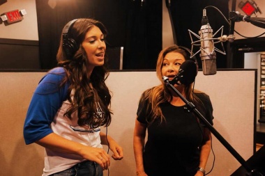 Jenny Tolman y Gretchen Wilson celebran el sonido honky-tonk
