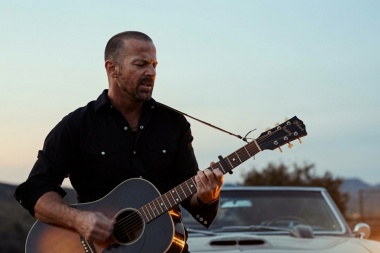 “Headlights”, el recuerdo de un viejo amor en la voz de Kip Moore