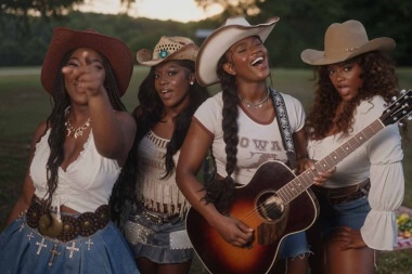 The BoykinZ la rompen con Fell in Love with a Cowboy en vivo