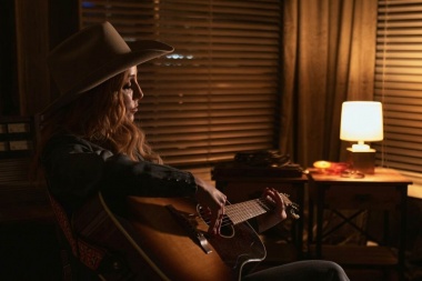 Ashley Monroe y el deseo de dejarse llevar en “Steal”