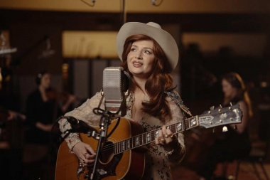 Willow Avalon celebra un amor natural y sincero en “Georgia Mile”