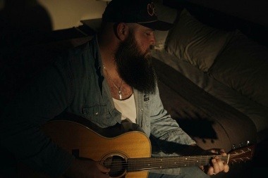 Larry Fleet y una nueva oportunidad en “Hotel Bible”