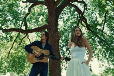 Patrick Droney y Kelsea Ballerini presentan “Math of Us”