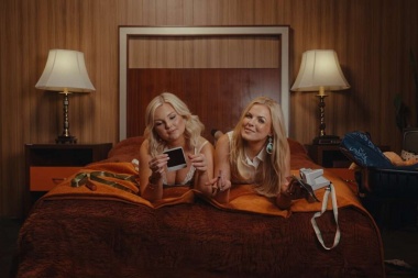 Tigirlily Gold imprimen actitud en “Something to Drink About”