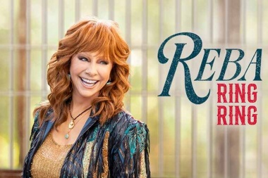 Reba McEntire suma una nueva historia a su trayectoria con "Ring Ring"