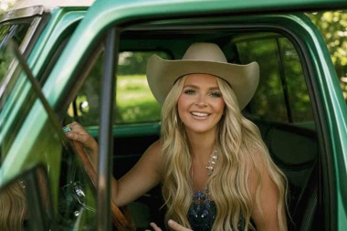 Charly Reynolds apuesta por el romance en “Going Somewhere”