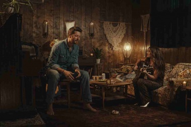 Adam Doleac y Tenille Townes presentan una historia de amor en "There You Go"