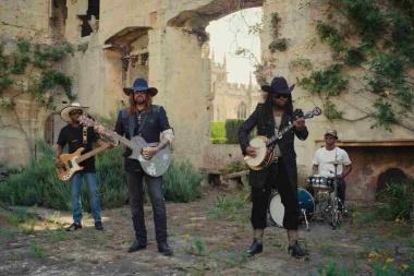 Billy Ray Cyrus y Steve Ray Ladson le ponen un toque country al desamor