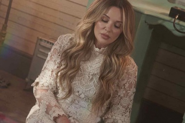 Carly Pearce comparte una historia agridulce en “Happy For Myself”