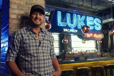 Luke Bryan acaba de soltar un visualizer para “Signs”