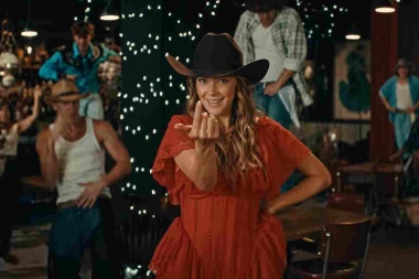 Kaitlin Butts deja salir el lado más rebelde de “I Wanna Be Bad”