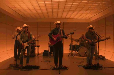 Midland dispara contra los recuerdos con tequila en “Shooting Memories With Tequila”