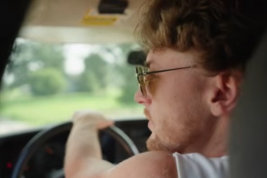 Bailey Zimmerman deja los recuerdos atrás en “Chevy Silverado”