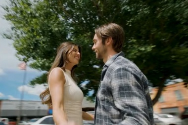 Tyler Braden le pone country a una atracción sin compromiso en “Quick Fix”