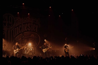 49 Winchester y una performance de “Hays, Kansas” en el Roundhouse