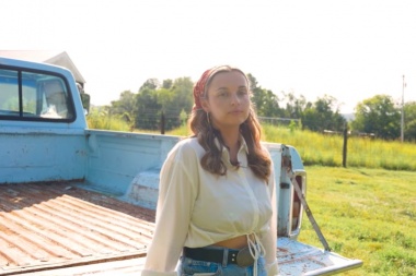 Lexi Cline imagina una vida entera junto a él en “Shotgun Baby”