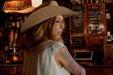 Ashley Monroe pide que no la despierten en “Dreaming”