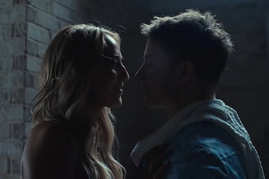 Cuando una mirada puede cambiar todos los planes: “baby blues” de Ashley Cooke