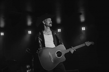 William Michael Morgan canta sobre volver a empezar en "Feel Good Again"