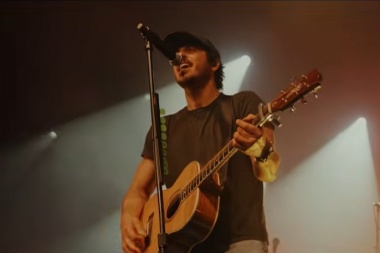Morgan Evans estrena su versión de un clásico country de Garth Brooks