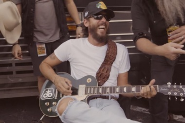 Chris Janson presenta “FUN”, una invitación a disfrutar de la vida
