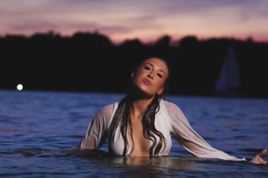 Maddie Font canta un adiós desde el agua