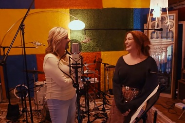 Caylee Hammack y Trisha Yearwood unen sus voces en “Coldest Shoulder”
