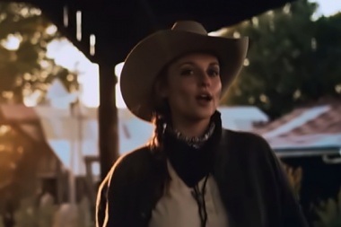 Lexi Cline le puso imágenes a “Cowboy Survivor”