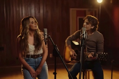 Max McNown se une a Carly Pearce en el dúo romántico “Not Falling Out”
