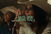 Jenna Paulette infunde creatividad y pasion: Run The Damn Ball