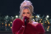 Megan Moroney y su performance encantadora en los CMA Country Christmas