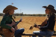 The Cunningham Sisters: fe, ruta y rodeo en su primer video