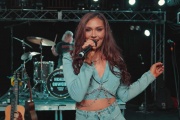 Kylie Morgan convierte el despecho en comedia en “Love And Country Music”