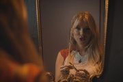 Melanie Ryan lleva el espíritu del country rock a “Glass Half Full”