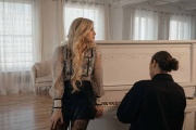 Morgan Myles revive “Rock Bottom” al piano