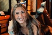 Julia Golden le pone country a una historia de desamor