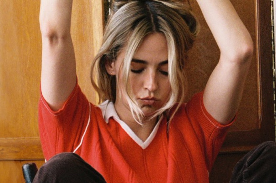 Katelyn Tarver deja caer un relato intimo: The Price