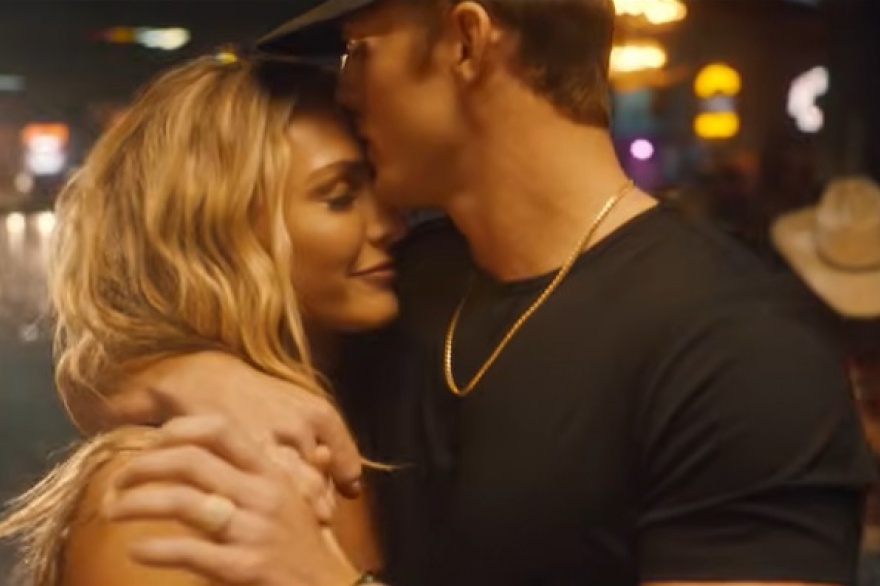 El artista country Parker McCollum libero imagenes de una atrapante historia