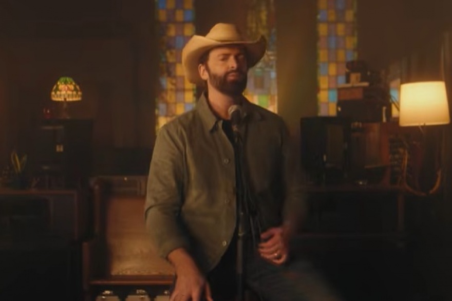 Dean Brody: El tributo a la mujer en A Man Without A Woman