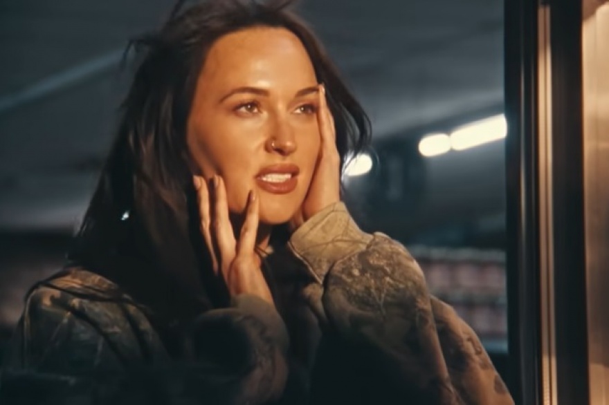 Kacey Musgraves seduce en su imaginacion: Dry Spell