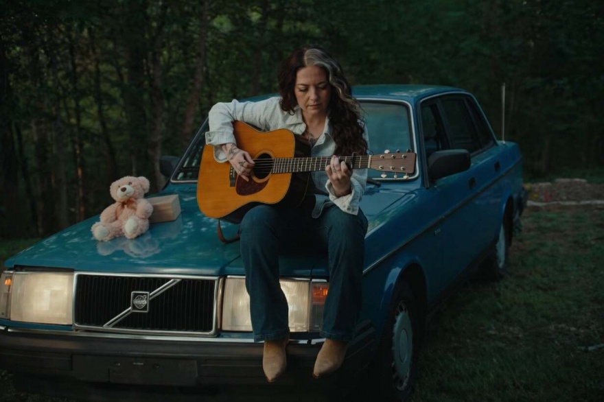 Ashley McBryde lanza su nuevo álbum “Wild”