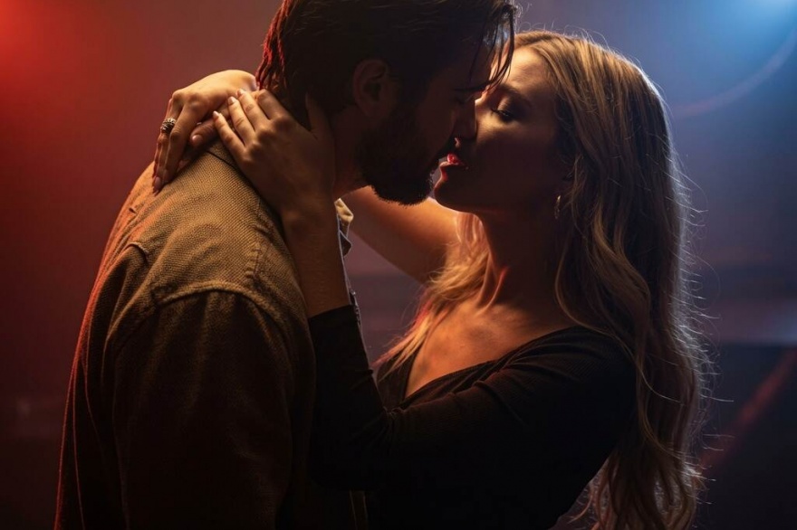 McCoy Moore y el arte de reiniciar el amor en "Forget We Ever Met"